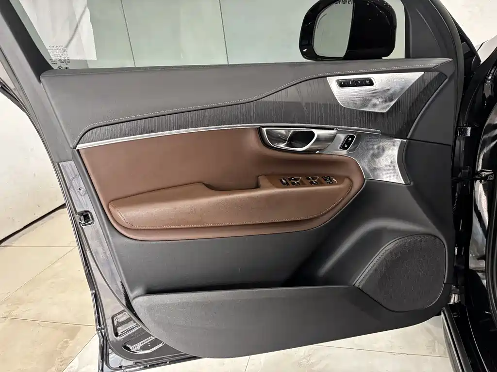 Volvo XC90 2023 — фото 13