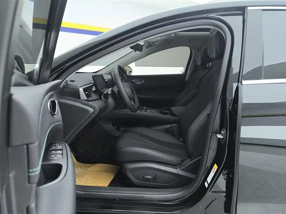 BYD Seal 05 DM-i 2025 — фото 9