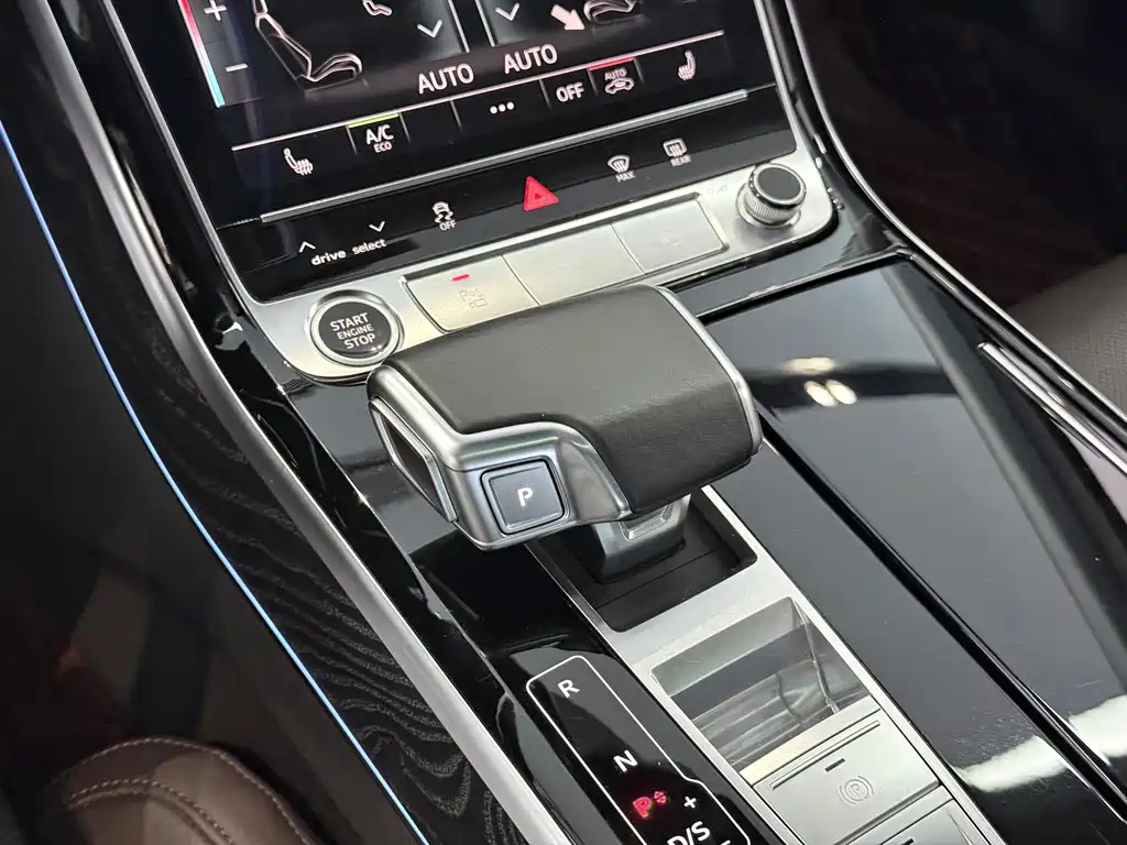 Audi A8 2021 — фото 9
