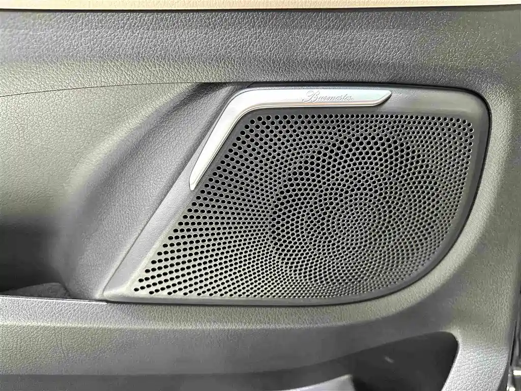 Mercedes-Benz V-Class 2023 — фото 17