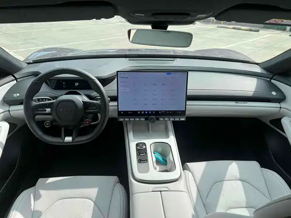Xiaomi SU7 2024