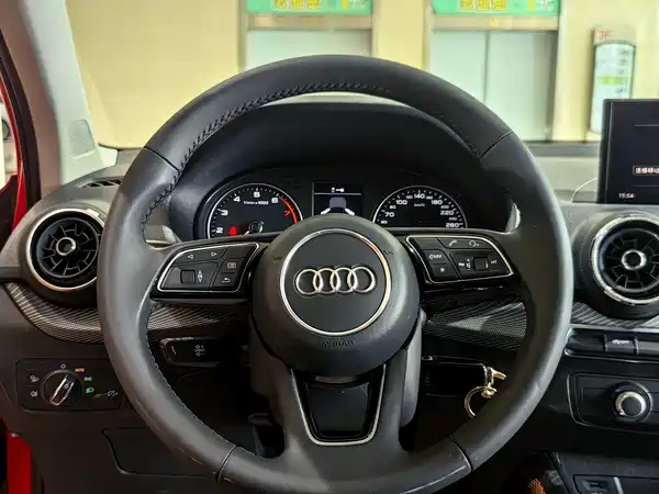 Audi Q2L 2018