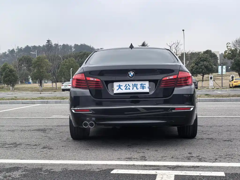 BMW 5 Series 2017 — фото 15