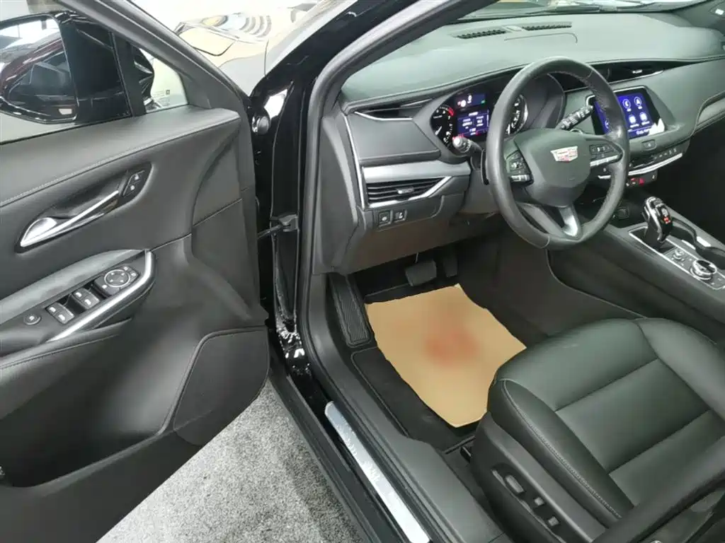 Cadillac XT4 2020 — фото 16
