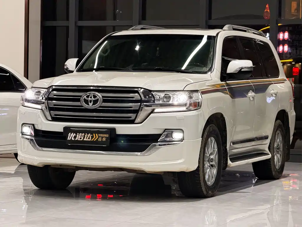 Toyota Land Cruiser 2019 — фото 1
