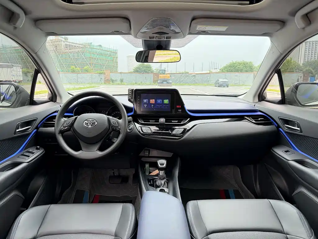 Toyota C-HR 2023 — фото 7