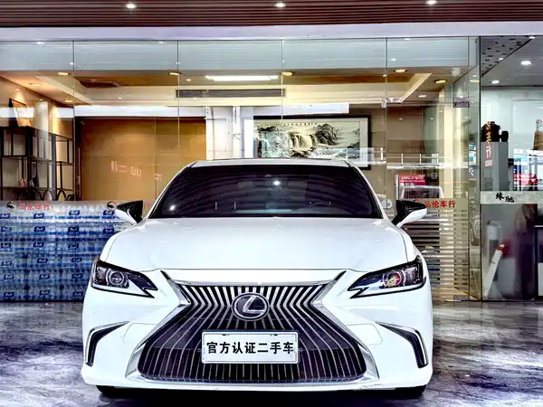 Lexus ES 2020