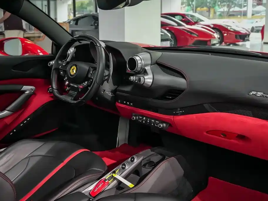 Ferrari F8 2021 — фото 15