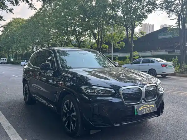 BMW iX3 2024