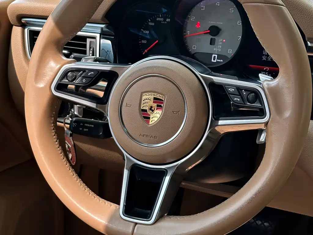 Porsche Macan 2015 — фото 19