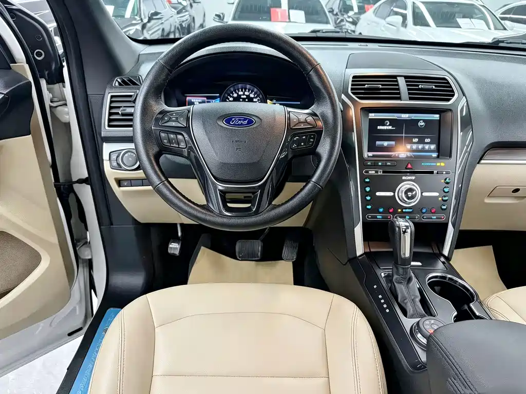 Ford Explorer 2016 — фото 10
