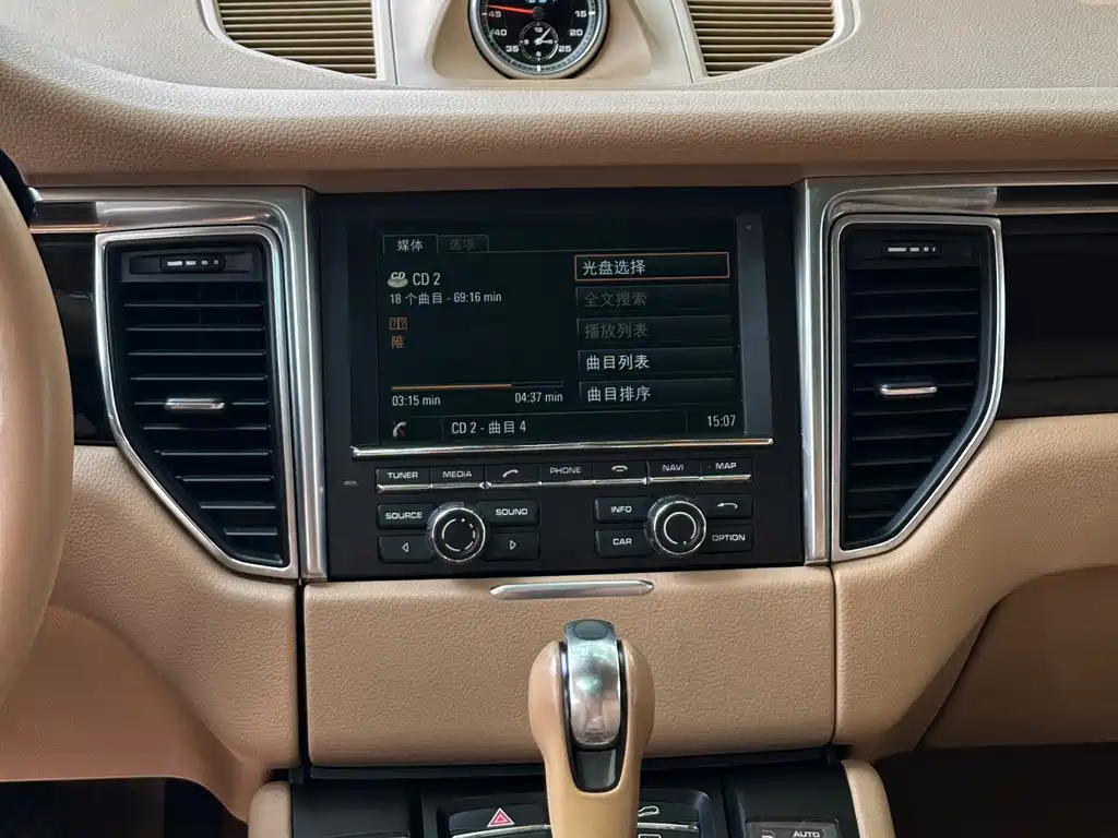 Porsche Macan 2015 — фото 20