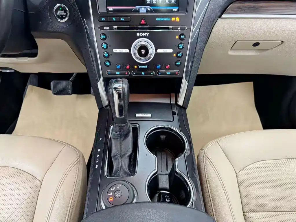 Ford Explorer 2016 — фото 15