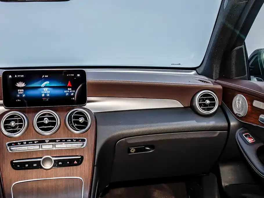 Mercedes-Benz GLC 2020 — фото 25