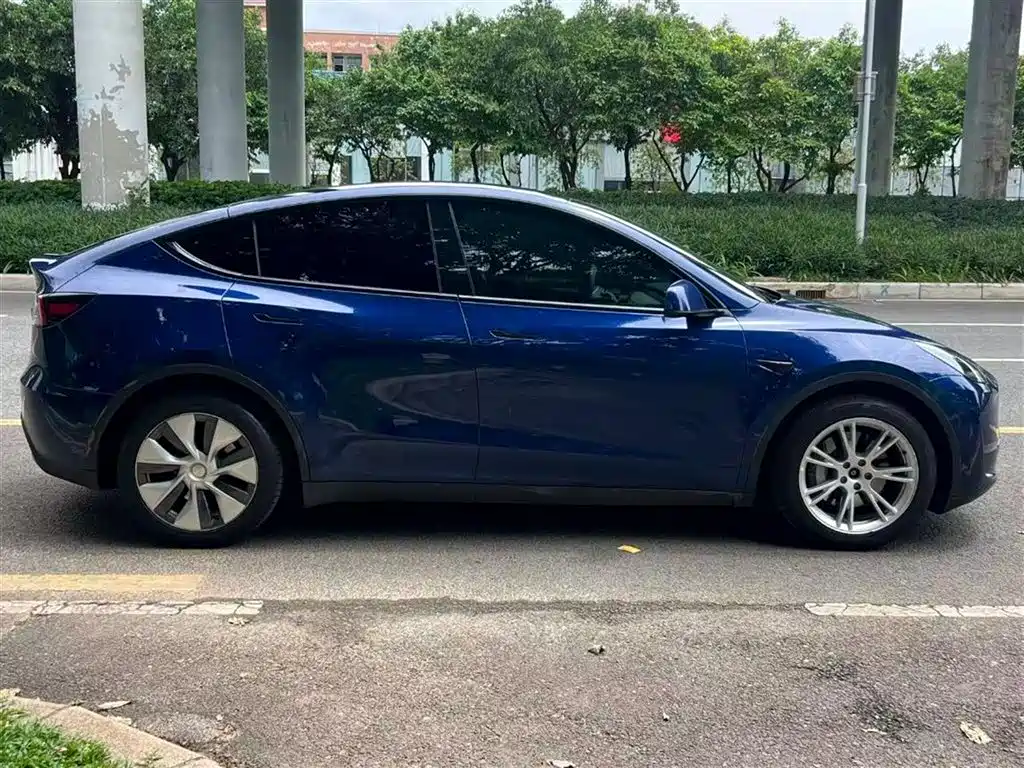 Tesla Model Y 2022 — фото 11
