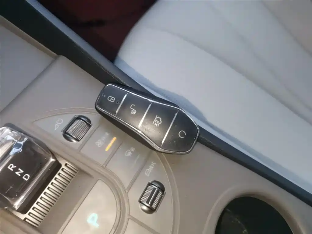 BYD Seal 05 DM-i 2025 — фото 9
