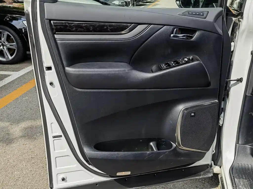 Toyota Vellfire 2021 — фото 4