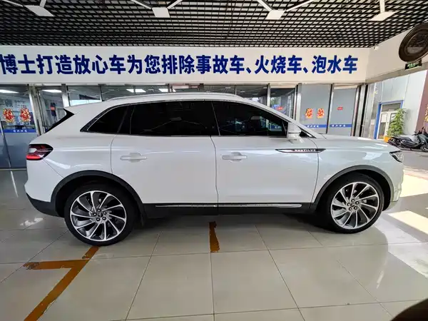Lincoln Nautilus 2021