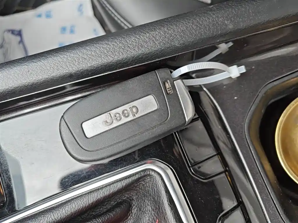 Jeep Compass 2022 — фото 9