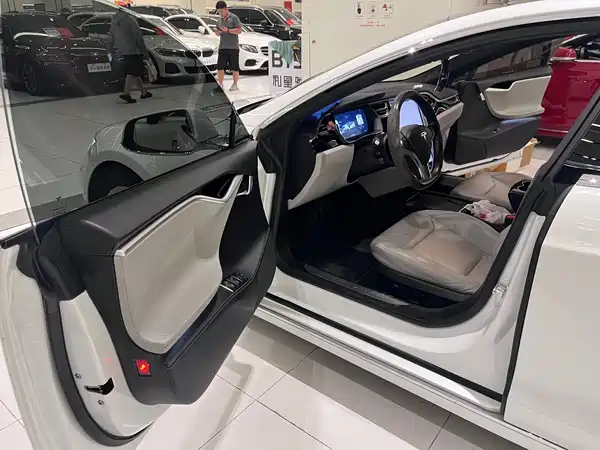 Tesla Model S 2016