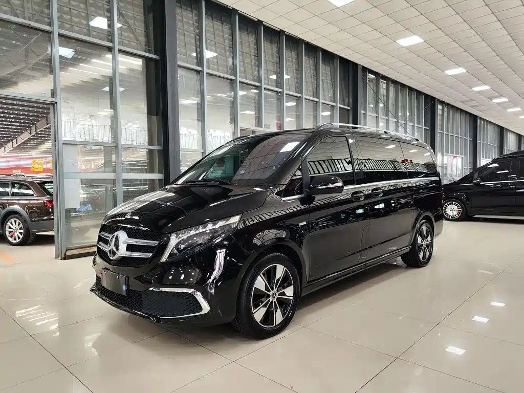 Mercedes-Benz V-Class 2023 — фото 1
