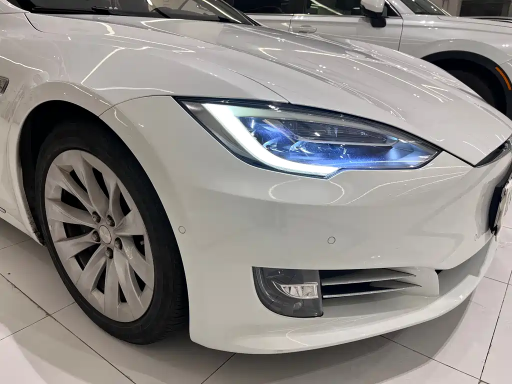Tesla Model S 2016 — фото 6