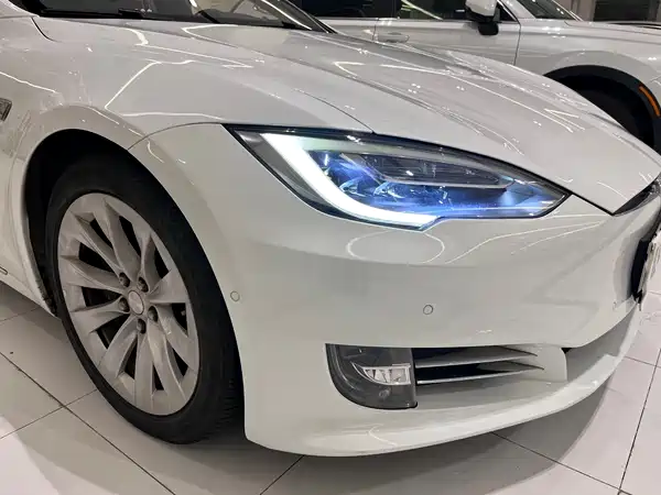 Tesla Model S 2016