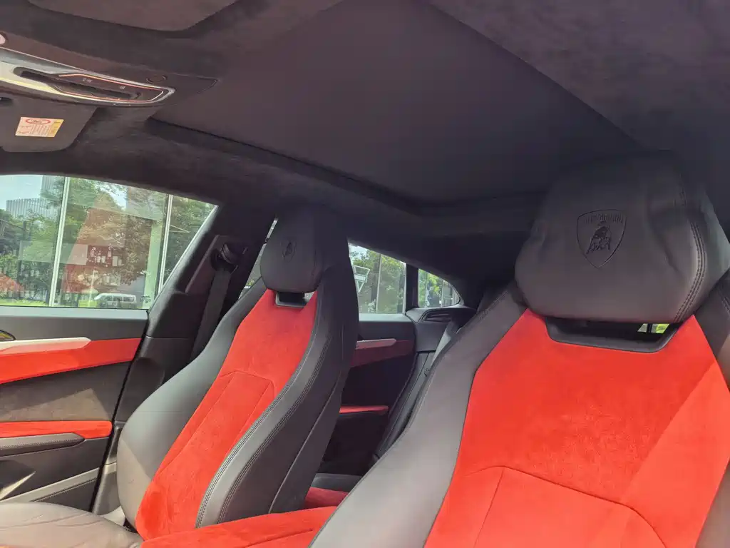 Lamborghini Urus 2019 — фото 11