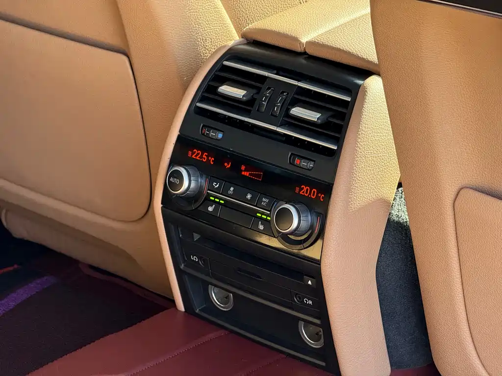 BMW 7 Series 2015 — фото 38