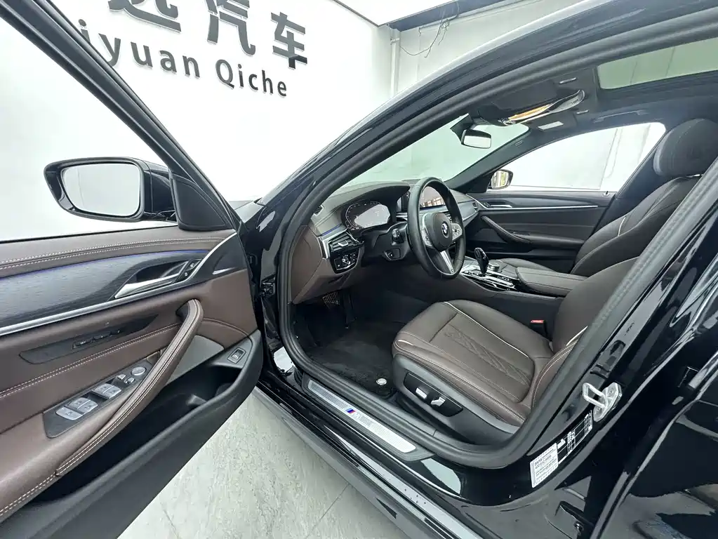 BMW 5 Series 2023 — фото 11