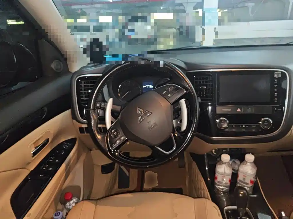 Mitsubishi Outlander 2016