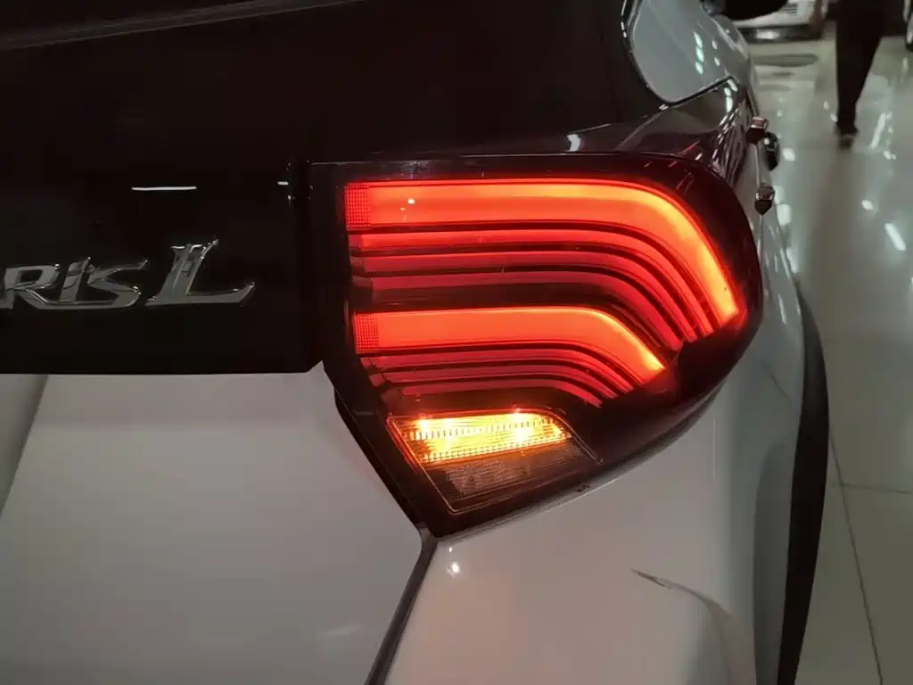 Toyota Yaris L 2023 — фото 8
