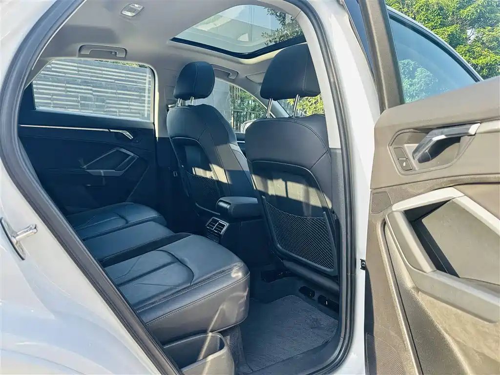Audi Q3 Sportback 2023 — фото 11
