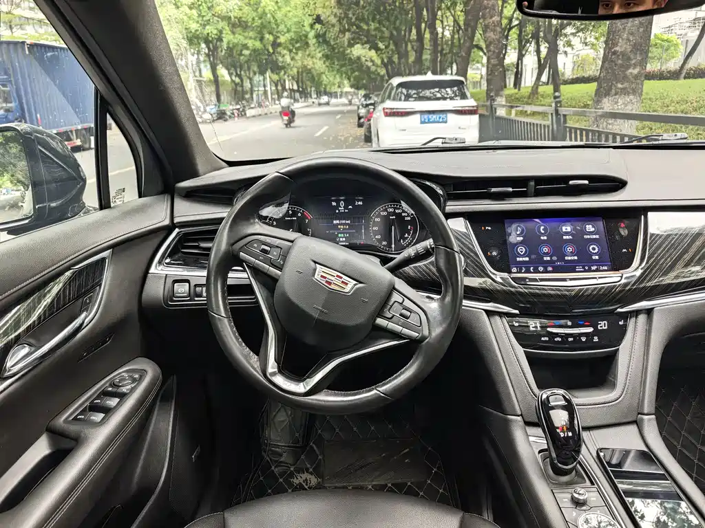 Cadillac XT6 2021 — фото 12