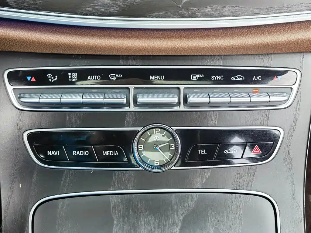 Mercedes-Benz E-Class 2019 — фото 24