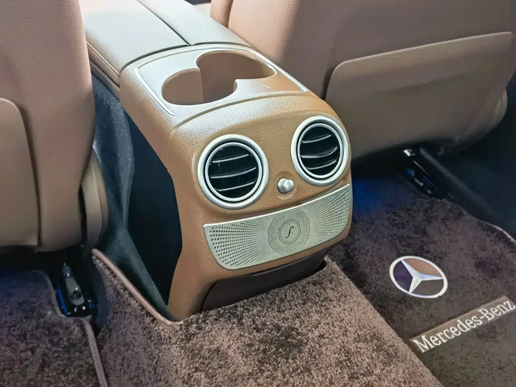 Mercedes-Benz E-Class 2019 — фото 35