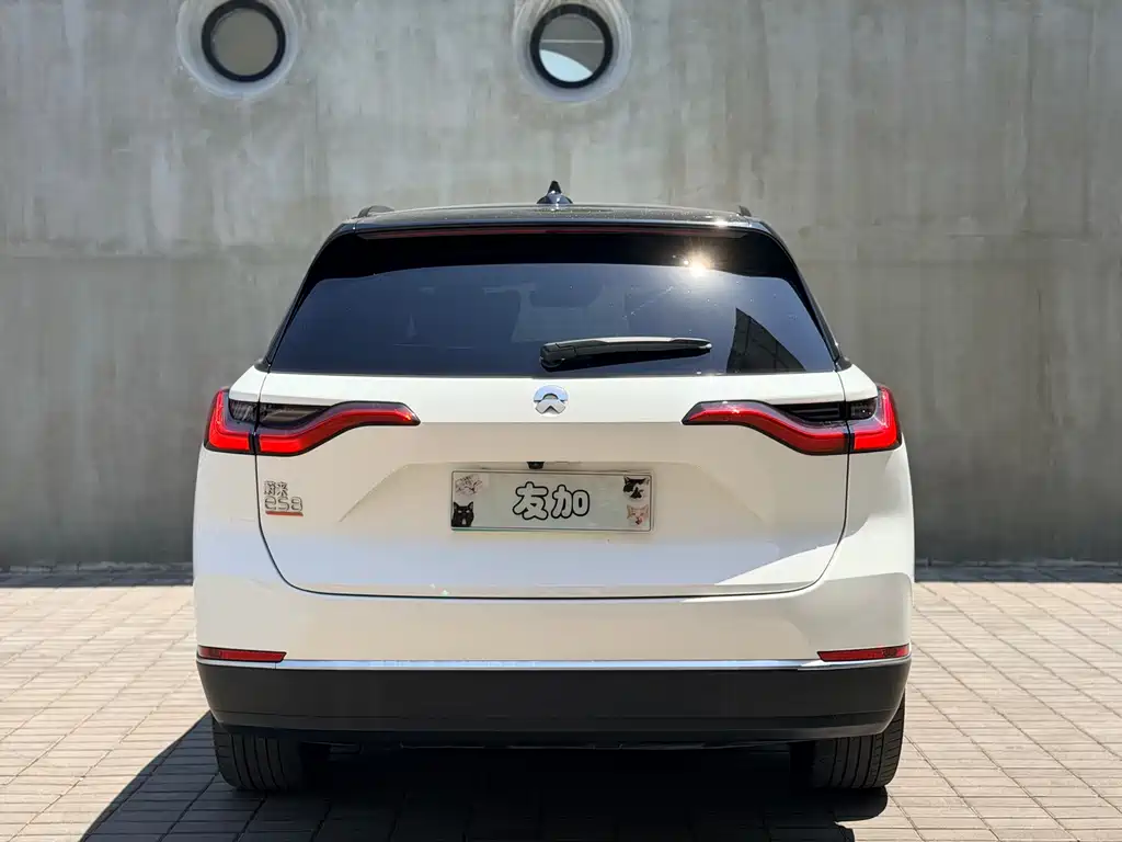 NIO ES8 2021