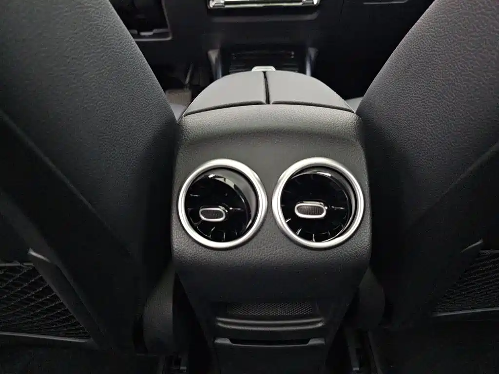 Mercedes-Benz GLB 2024 — фото 12