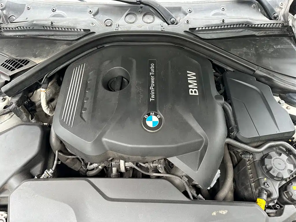 BMW 3 Series 2018 — фото 18