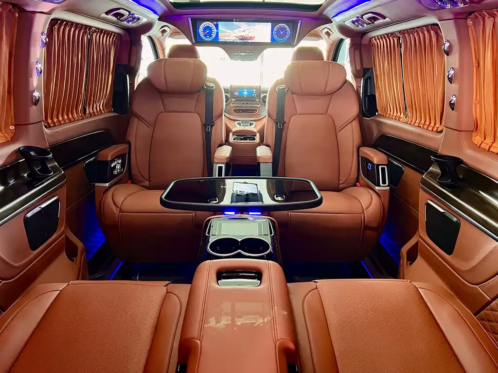 Mercedes-Benz V-Class 2022 — фото 13
