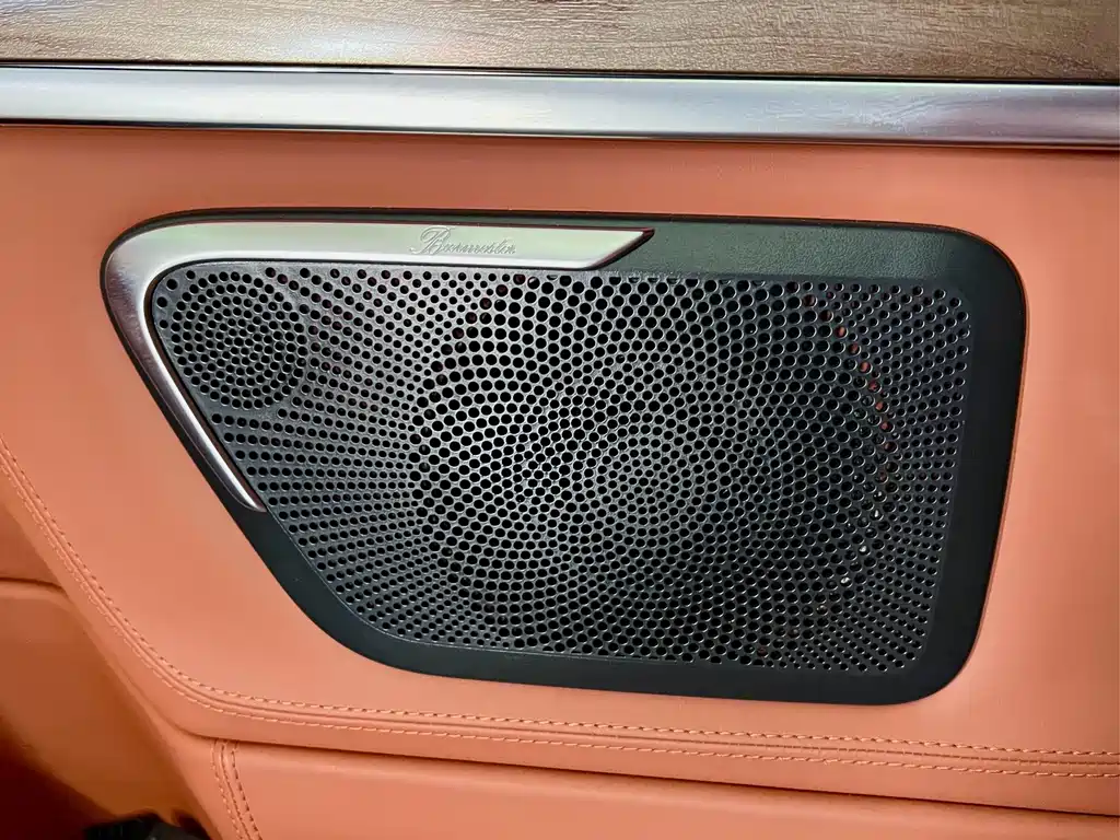 Mercedes-Benz V-Class 2022 — фото 25