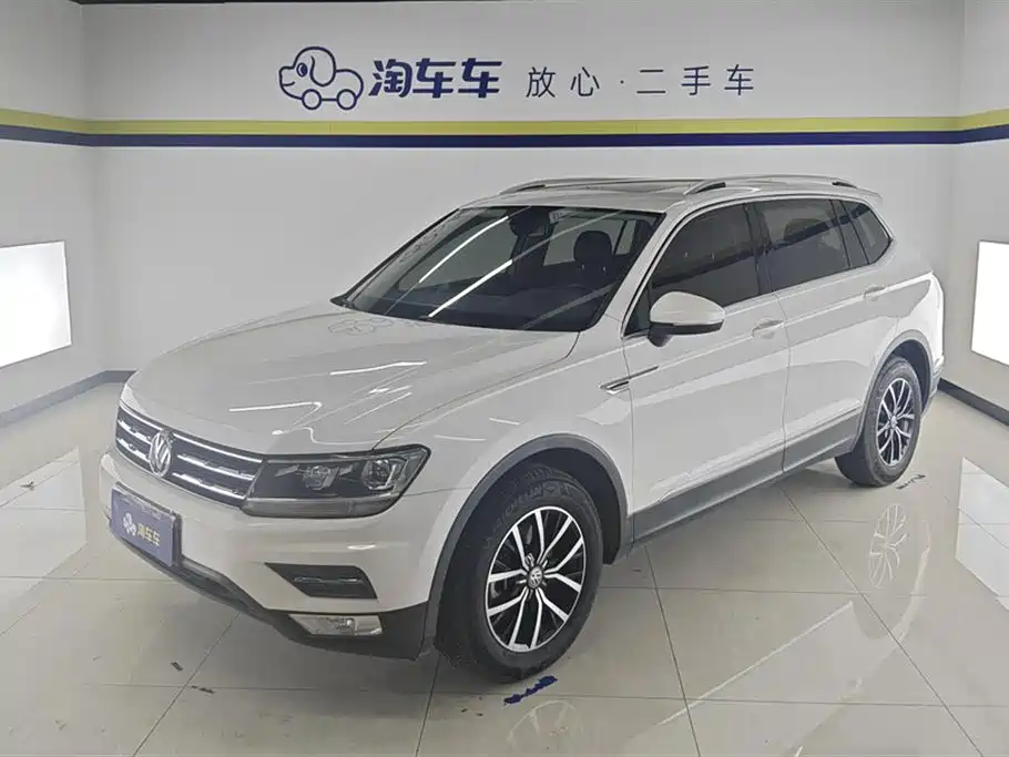 Volkswagen Tiguan L 2017 — фото 1