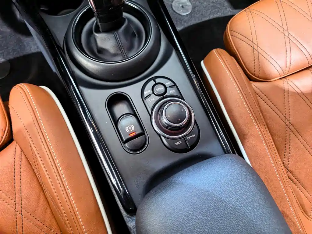 MINI Clubman 2022 — фото 12