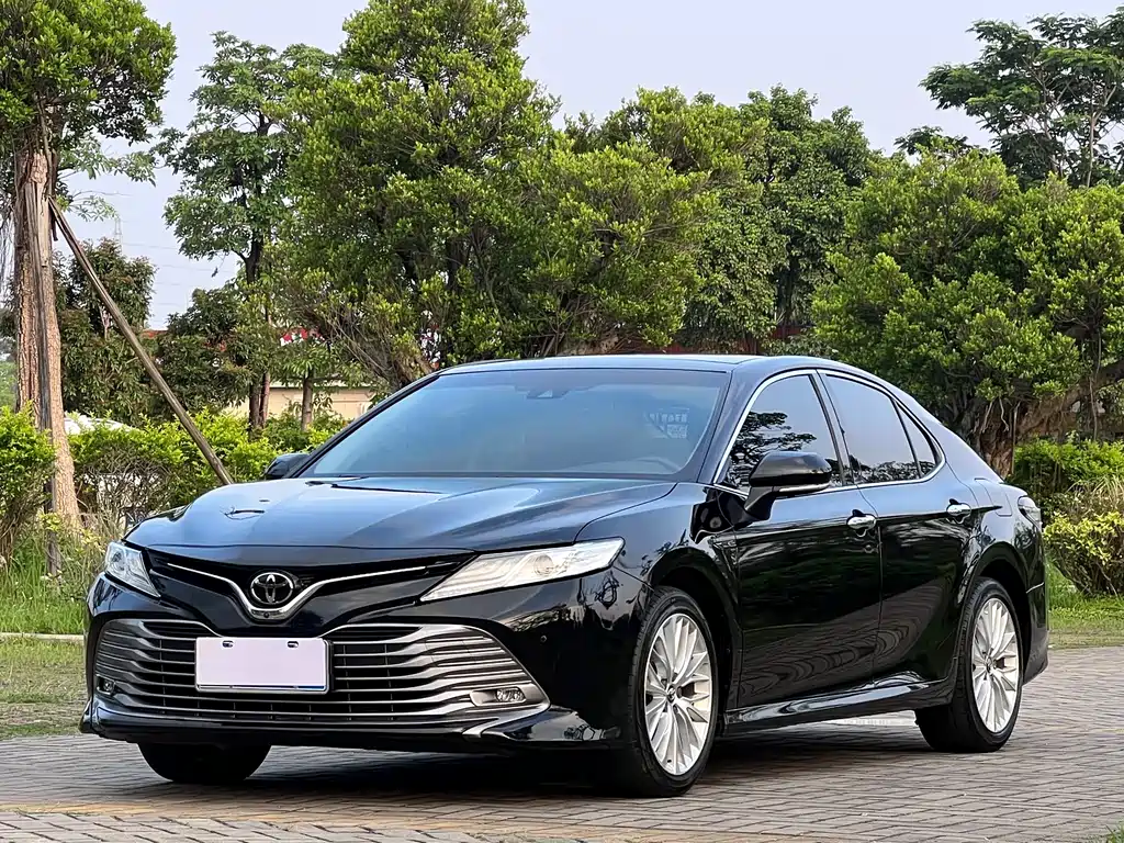 Toyota Camry 2018 — фото 1