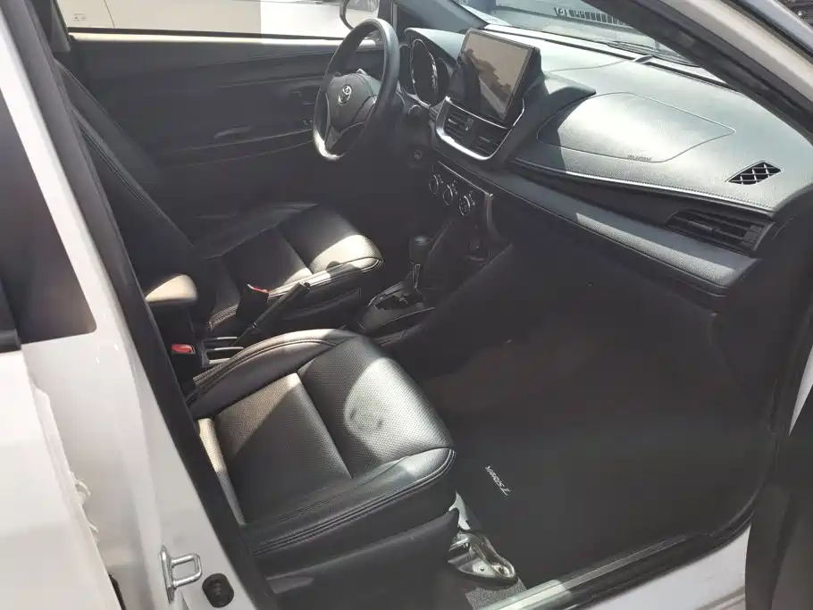 Toyota Yaris L 2020 — фото 8