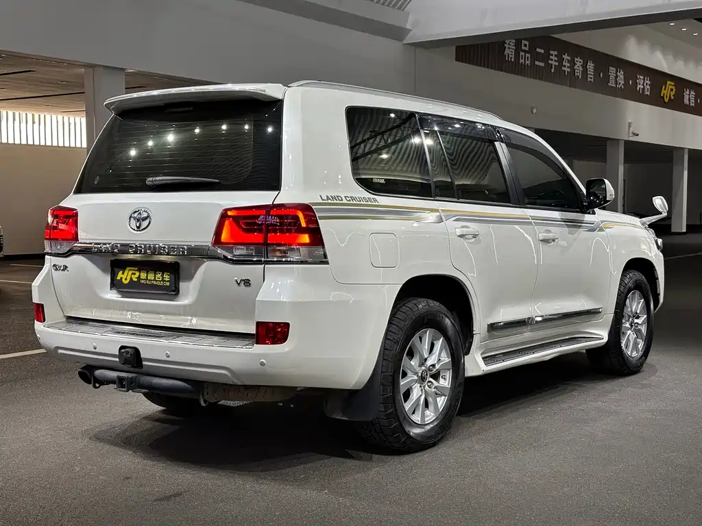Toyota Land Cruiser 2020 — фото 6