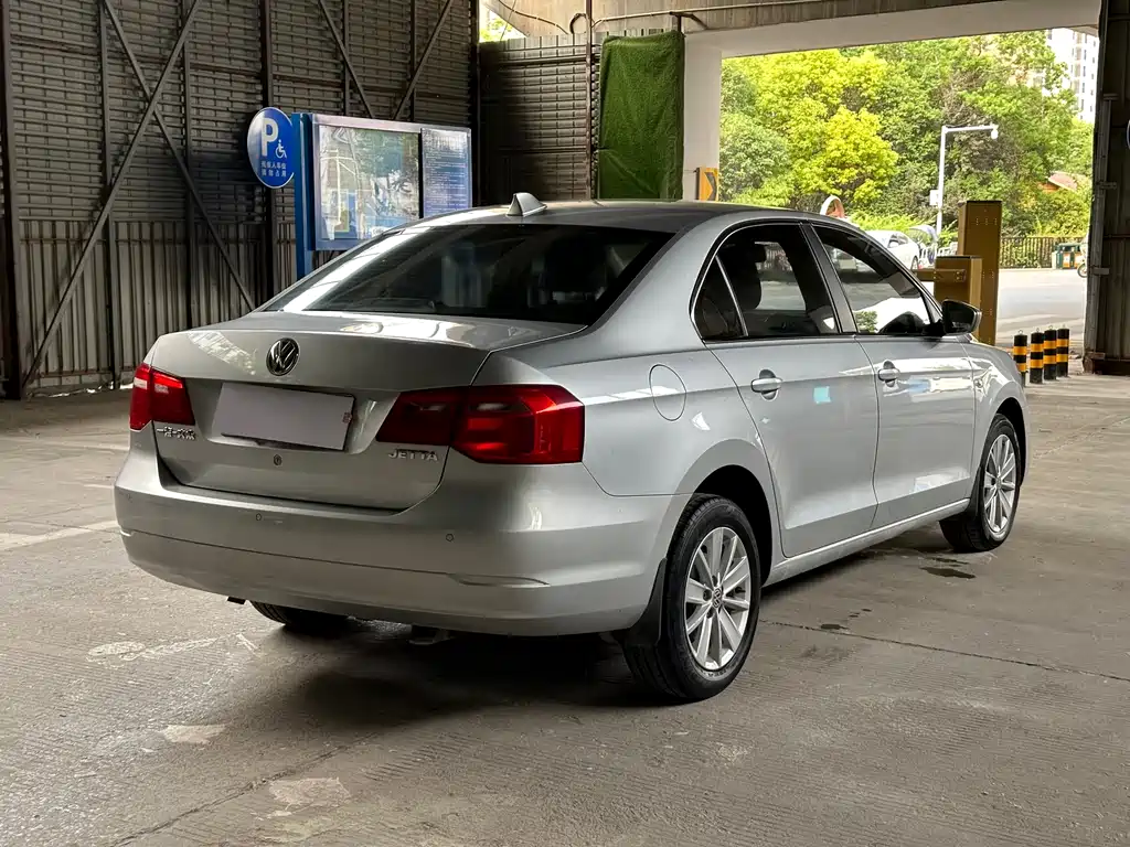 Volkswagen Jetta 2015 — фото 11