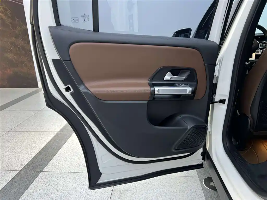 Mercedes-Benz GLB 2023 — фото 22