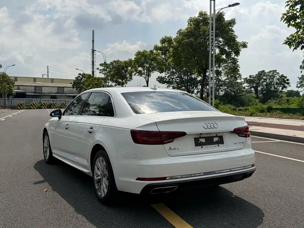 Audi A4L 2019