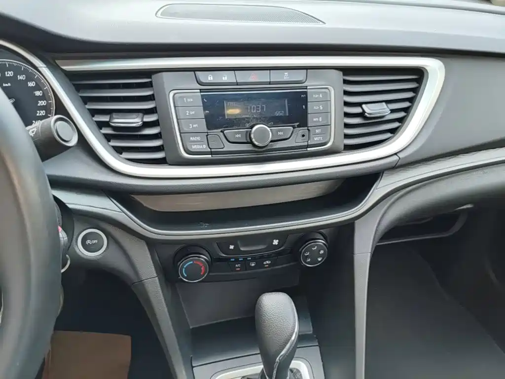 Buick Excelle 2017 — фото 13